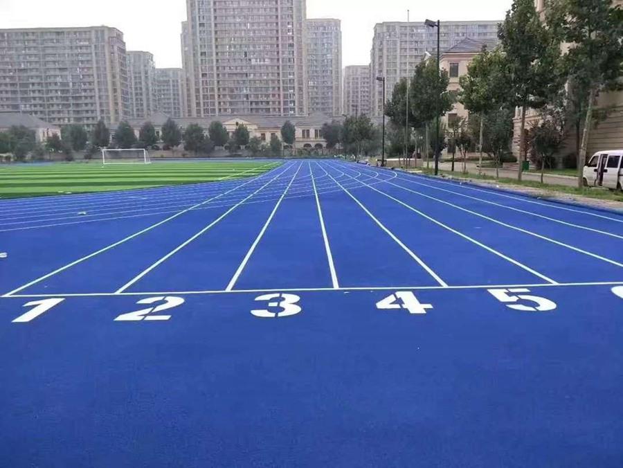 環保型塑膠跑道材料的特性是什么?使用注意事項