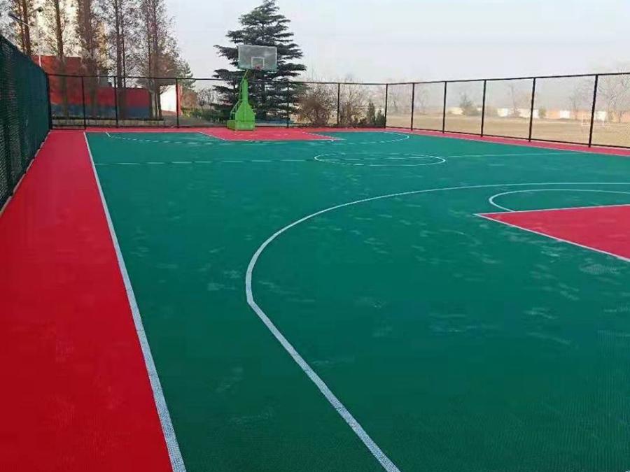 硅PU球場出現針孔的原因是什么？